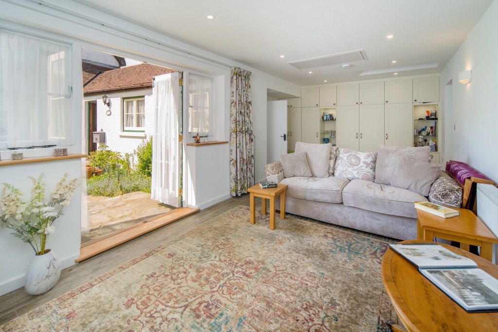 Lot: 108 - CHARMING COTTAGE WITH SELF-CONTAINED ANNEXE, GARDENS AND GARAGE - Reception room with view to garden